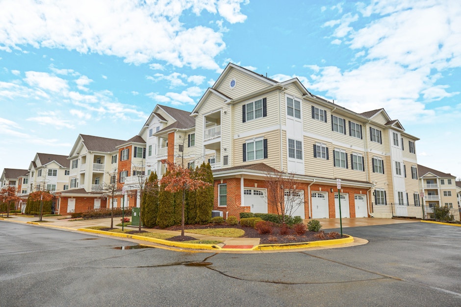 15211 Royal Crest Drive 201, Haymarket, VA 20169, Presented by Fran Rudd, Century 21 Redwood